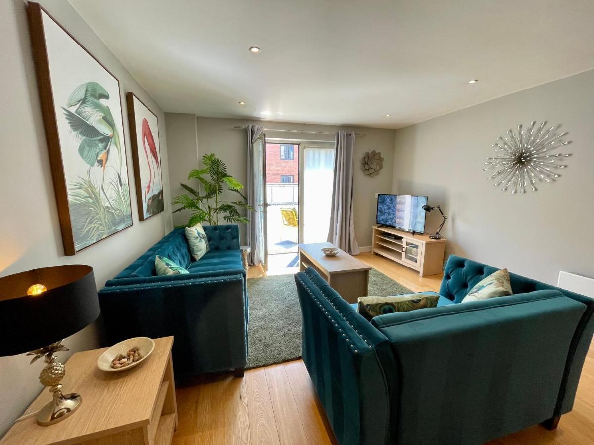 Stunning 2-Bed Town Centre Apartment - Hosted By Hutch Lifestyle Leamington Spa Extérieur photo