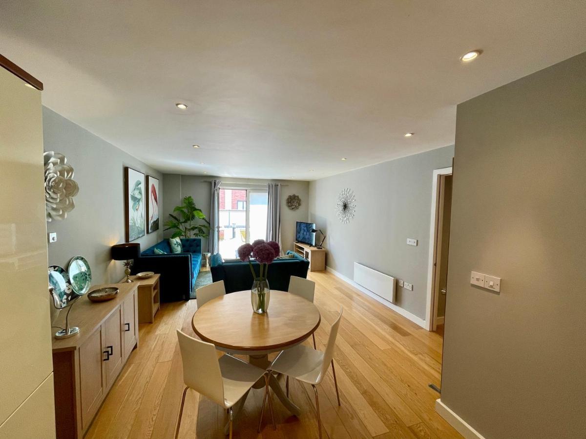 Stunning 2-Bed Town Centre Apartment - Hosted By Hutch Lifestyle Leamington Spa Extérieur photo