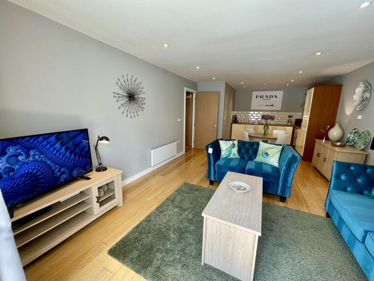 Stunning 2-Bed Town Centre Apartment - Hosted By Hutch Lifestyle Leamington Spa Extérieur photo