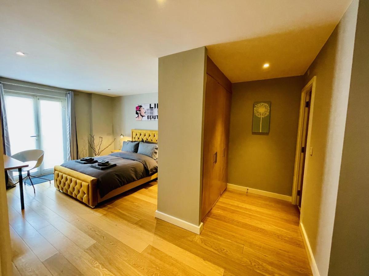 Stunning 2-Bed Town Centre Apartment - Hosted By Hutch Lifestyle Leamington Spa Extérieur photo