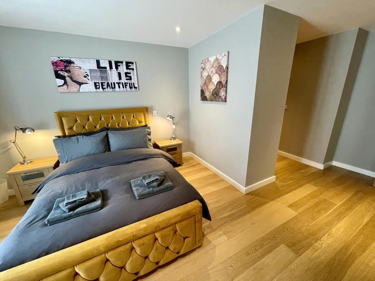 Stunning 2-Bed Town Centre Apartment - Hosted By Hutch Lifestyle Leamington Spa Extérieur photo