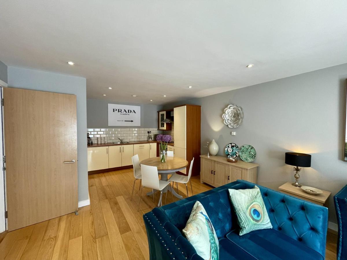 Stunning 2-Bed Town Centre Apartment - Hosted By Hutch Lifestyle Leamington Spa Extérieur photo