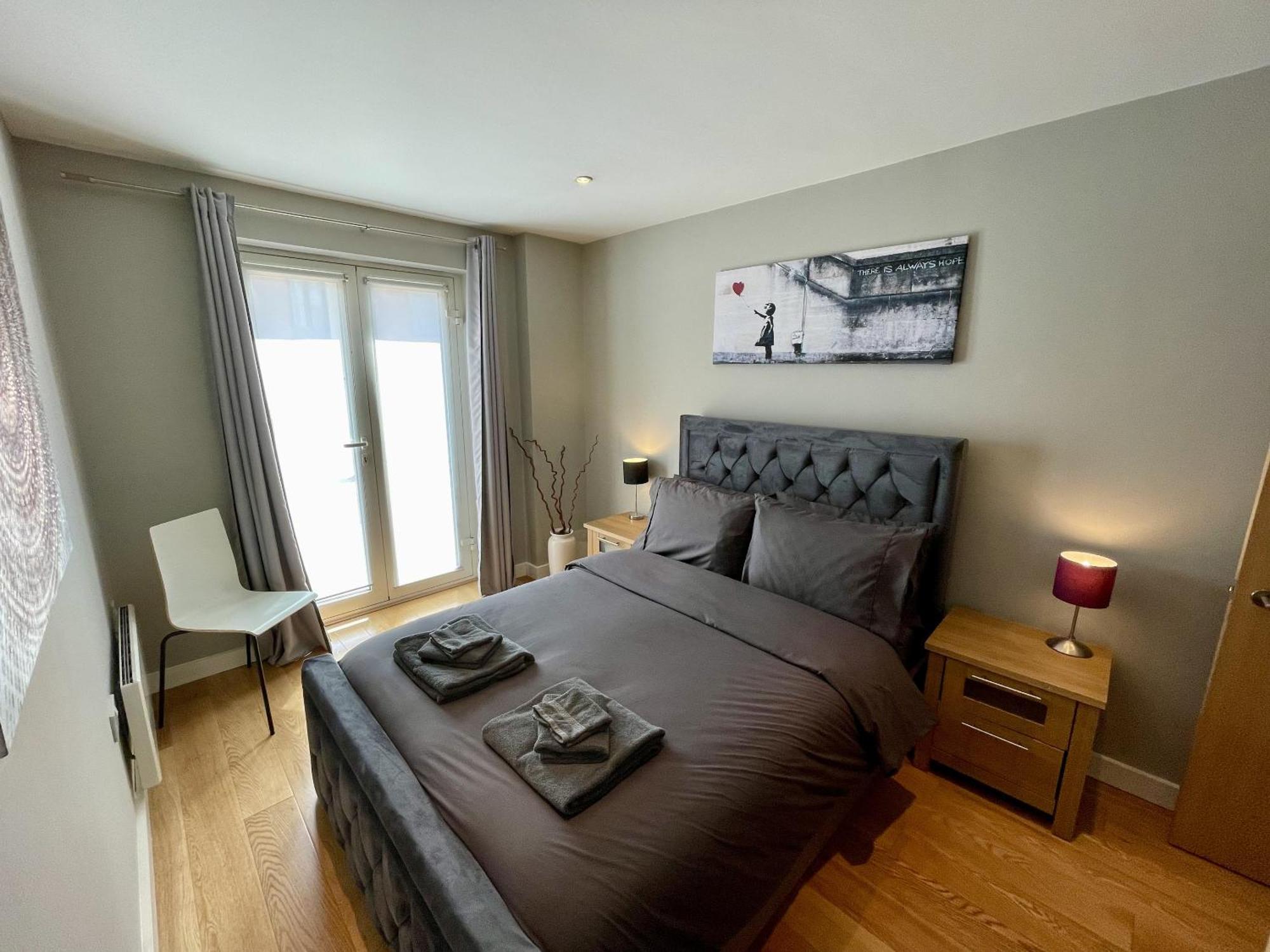 Stunning 2-Bed Town Centre Apartment - Hosted By Hutch Lifestyle Leamington Spa Extérieur photo