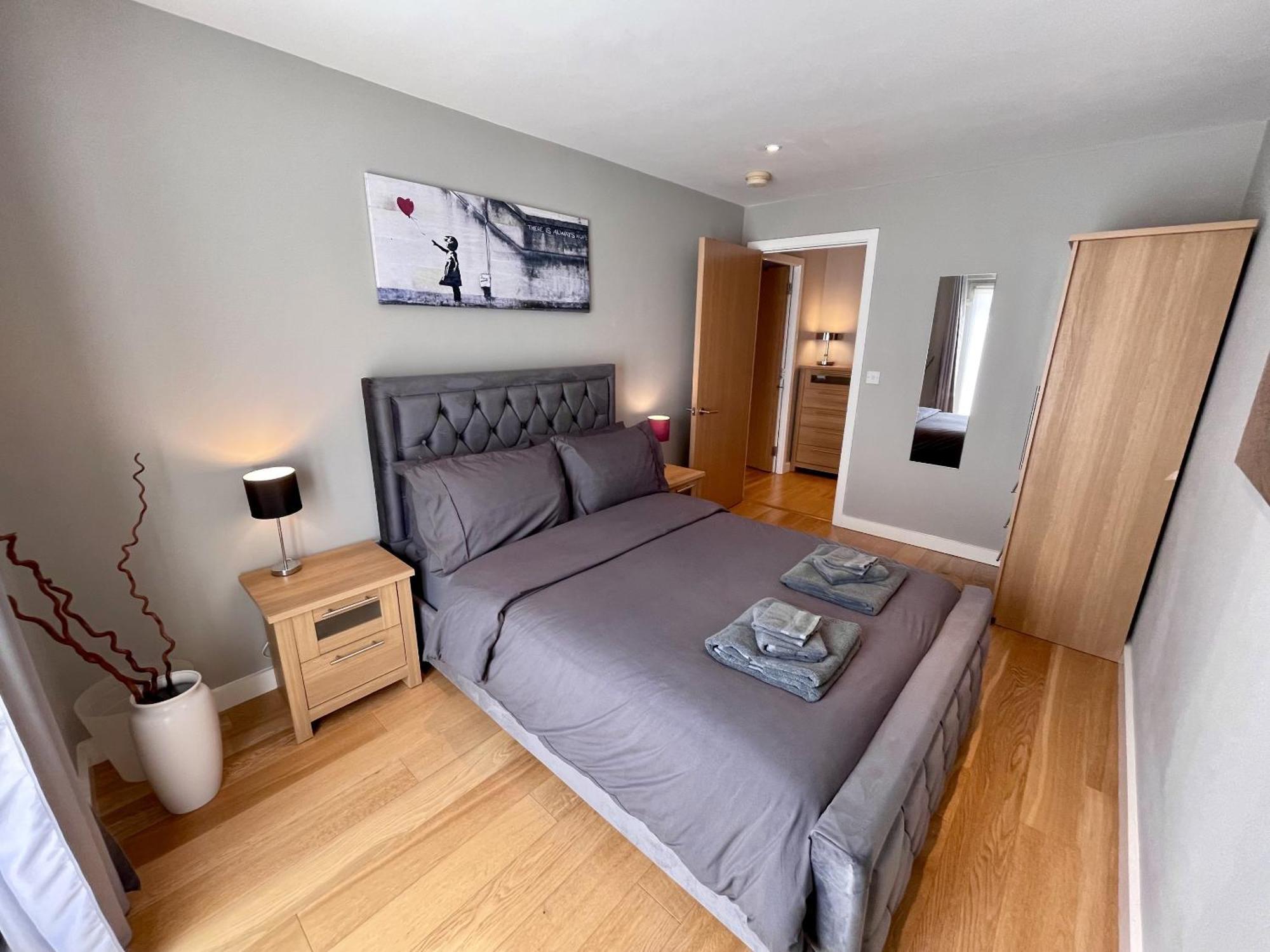 Stunning 2-Bed Town Centre Apartment - Hosted By Hutch Lifestyle Leamington Spa Extérieur photo