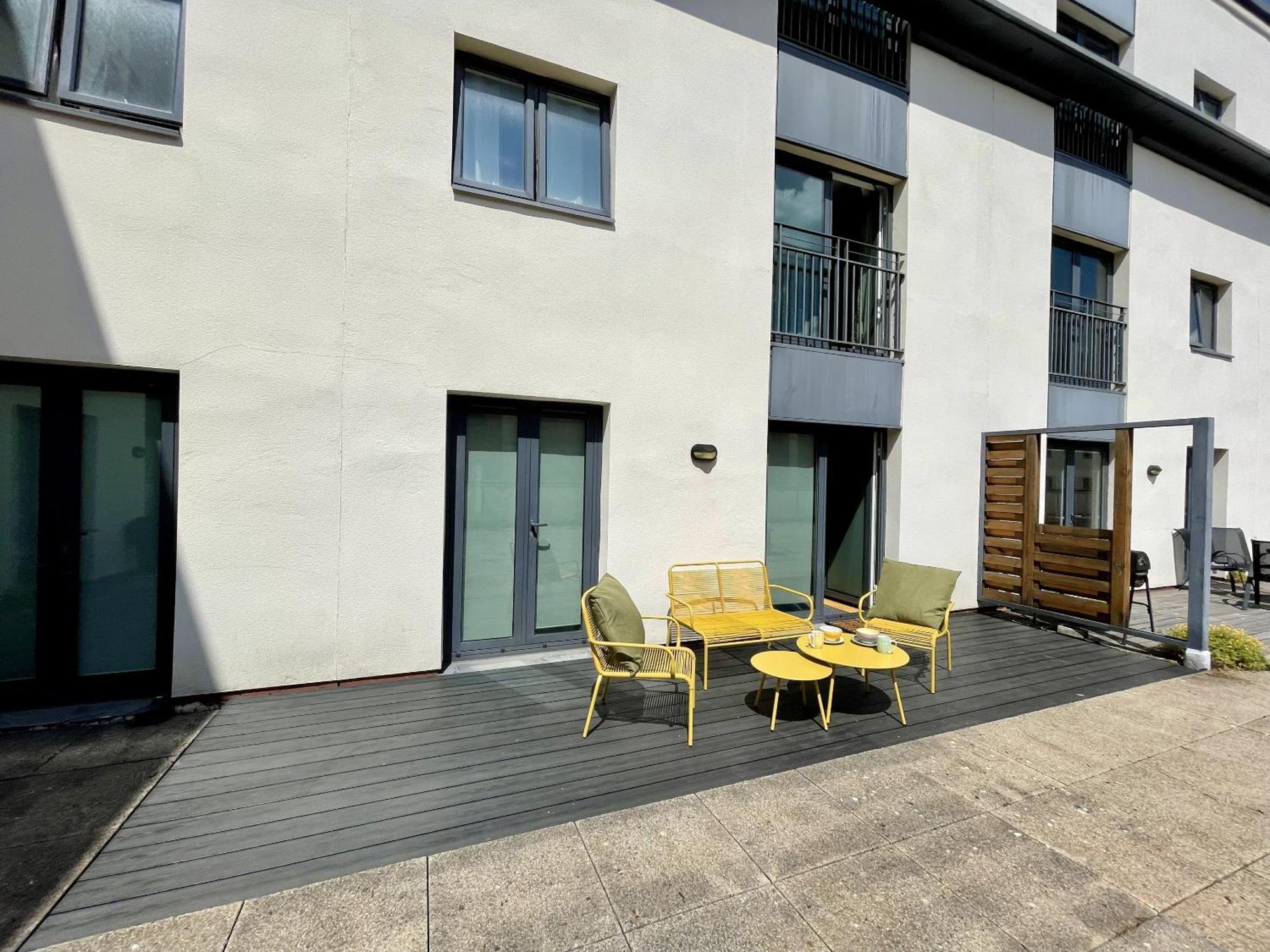 Stunning 2-Bed Town Centre Apartment - Hosted By Hutch Lifestyle Leamington Spa Extérieur photo