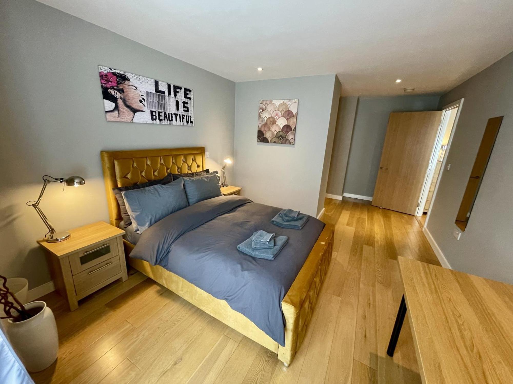 Stunning 2-Bed Town Centre Apartment - Hosted By Hutch Lifestyle Leamington Spa Extérieur photo