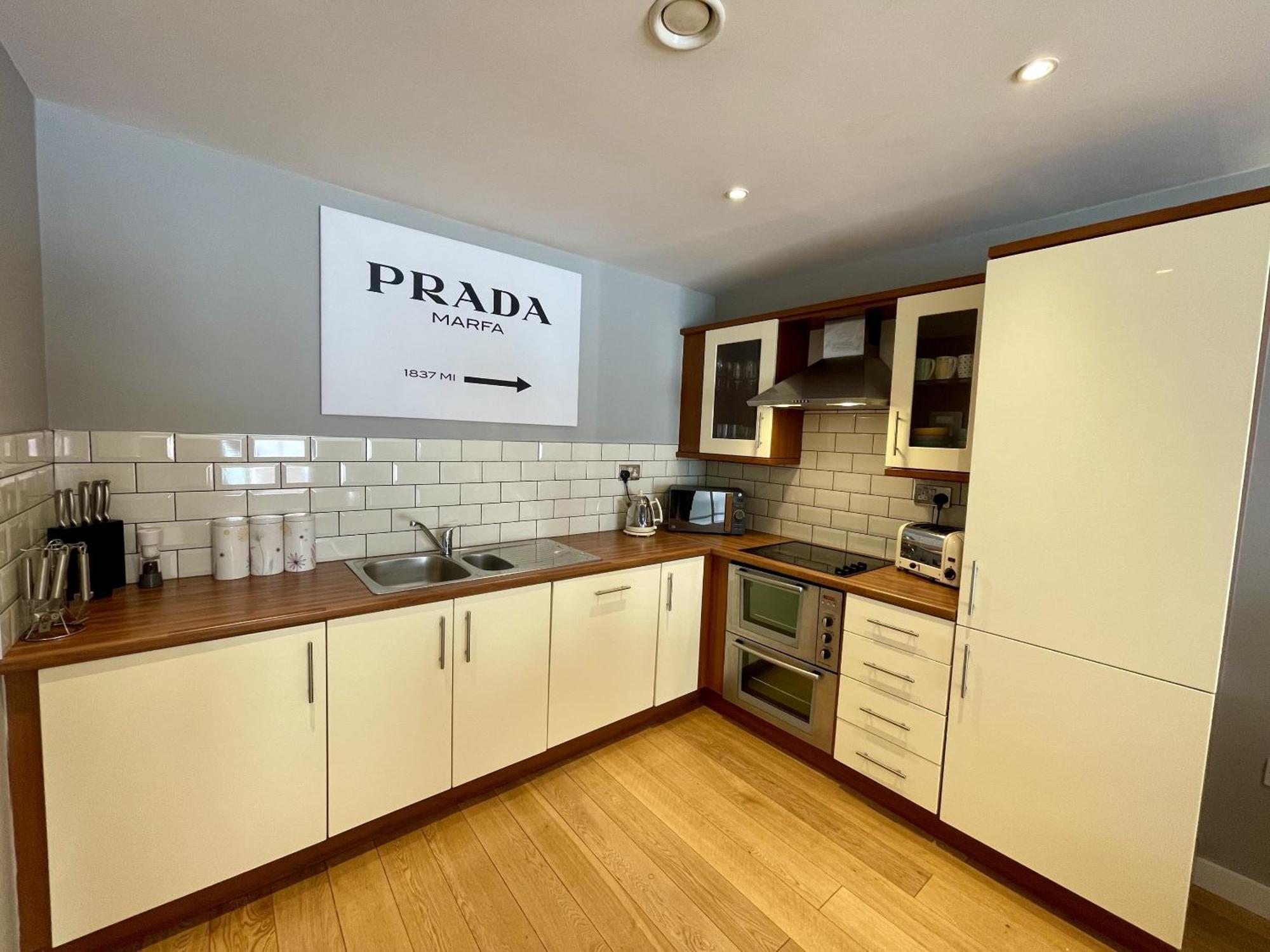 Stunning 2-Bed Town Centre Apartment - Hosted By Hutch Lifestyle Leamington Spa Extérieur photo
